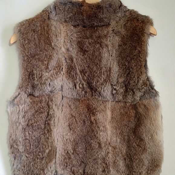 Chic Rabbit Fur Vest in Earthy Tones with Hook Closure and Pockets - Picture 9 of 9